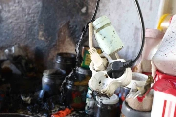 Mutfakta &ccedil;ıkan yangın s&ouml;nd&uuml;r&uuml;ld&uuml;
