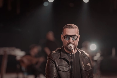 M&uuml;ziğin G&uuml;&ccedil;l&uuml; Yorumcusu &Uuml;mit Yaşar'dan "Y&uuml;r&uuml;d&uuml;m"