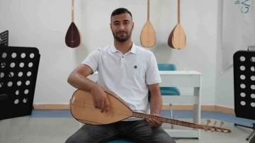 M&uuml;zik tutkusu olan hemofili hastası gen&ccedil; konservatuarı kazandı
