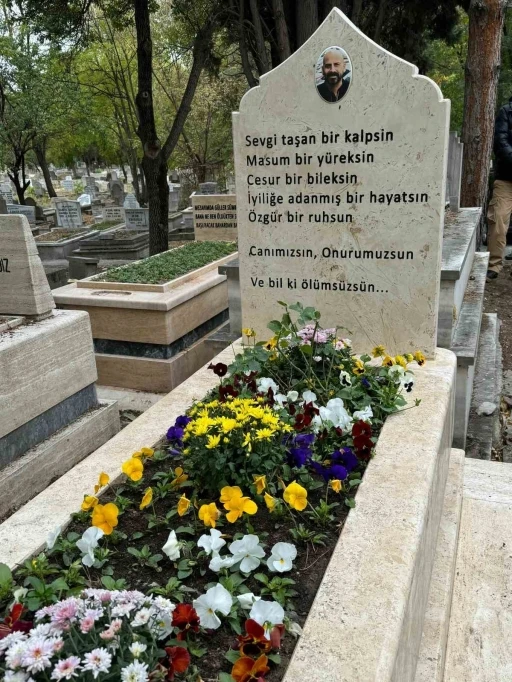 M&uuml;zisyen Onur Şener &ouml;l&uuml;m&uuml;n&uuml;n ikinci yılında anıldı
