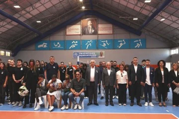 Nil&uuml;fer Belediyespor oyuncusu Lopez t&ouml;renle &uuml;lkesine uğurlandı&nbsp;&nbsp;