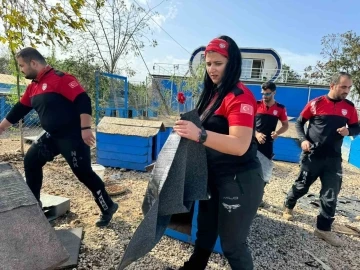 NAK k&ouml;pek kul&uuml;belerini onardı