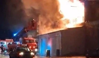 Nalbur d&uuml;kkanında &ccedil;ıkan yangın s&ouml;nd&uuml;r&uuml;ld&uuml;