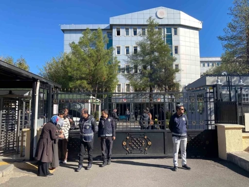 Narin G&uuml;ran cinayeti duruşmasında tanıklar dinleniyor
