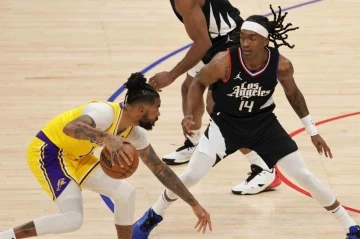NBA&rsquo;de Los Angeles derbisinin kazananı Lakers oldu