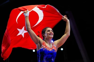 Nesrin Baş&rsquo;tan Avrupa G&uuml;reş Şampiyonası&rsquo;nda altın madalya