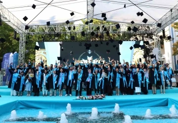 NE&Uuml; birincileri &ldquo;Mezuniyet ve Geleceğe Mesaj T&ouml;reni&rdquo; ile kep attı
