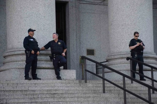 New York Belediye Başkanı Eric Adams&rsquo;ın yolsuzluk davası 21 Nisan 2025&rsquo;te başlıyor
