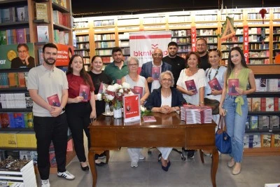 Nezahat Aras'ın ilk kitabı okuyucusuyla buluştu  