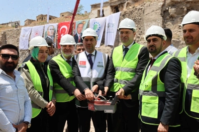 Niğde&rsquo;de "100 Yılın Projesi" İ&ccedil;in İlk Kazma Vuruldu