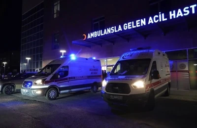Niğde&rsquo;de tır ile hafif ticari ara&ccedil; &ccedil;arpıştı: 2 &ouml;l&uuml;, 1 yaralı