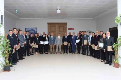 Niğde Valisi &Ccedil;elik&rsquo;ten Tarım İl M&uuml;d&uuml;rl&uuml;ğ&uuml; personeline başarı belgesi
