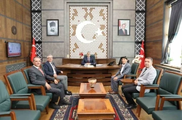 Niğdeli hayırsevere Vali &Ccedil;elik&rsquo;ten madalya
