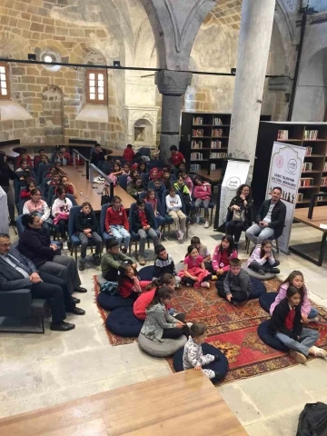 Niğdeliler &rsquo;K&ouml;y Seyirlik ve Orta Oyunu&rsquo; g&ouml;sterileri ile buluştu
