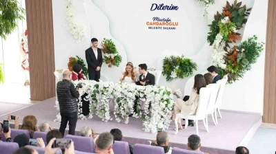 Nikah salonunda ilk &ouml;nce kız istendi, ardından nikah kıyıldı

