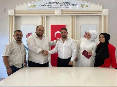 Nikahlarına yetiştiren şof&ouml;r&uuml; şahit yaptılar