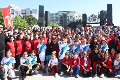 Nil&uuml;fer 19 Mayıs&rsquo;ı Cumhuriyet Meydanı&rsquo;nda Karşıladı