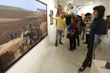 Nil&uuml;fer baharı iki &ouml;zel sergiyle karşıladı