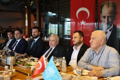 Nil&uuml;fer Belediye Başkanı Şadi &Ouml;zdemir: Bursaspor bir değerdir ve bu değere hepimiz sahip &ccedil;ıkacağız