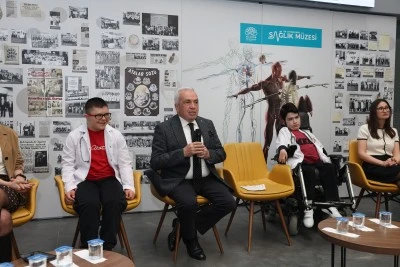 Nil&uuml;fer Belediye Başkanı Şadi &Ouml;zdemir: Sağlık &ccedil;alışanlarımıza g&uuml;venin