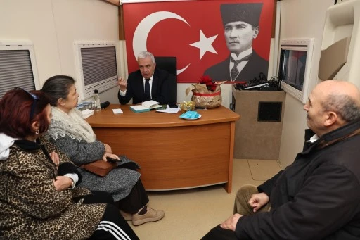 Nil&uuml;fer Belediye Başkanı Şadi &Ouml;zdemir, vatandaşların &ouml;nerilerini dinledi