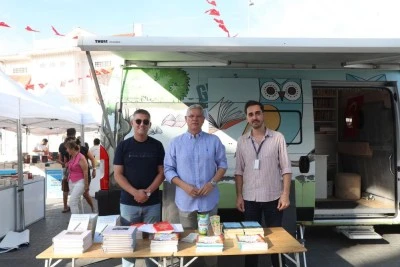 Nil&uuml;fer Belediyesi gezici k&uuml;t&uuml;phane 7. Mudanya kitap fuarında