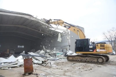 Nil&uuml;fer Belediyesi ka&ccedil;ak yapıları tek tek yıkıyor