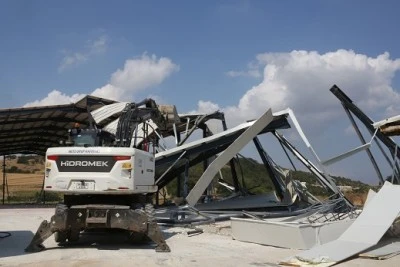 Nil&uuml;fer Belediyesi ka&ccedil;ak yapıları yıkıyor! 