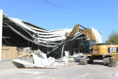 Nil&uuml;fer Belediyesi ka&ccedil;ak yapıları yıkmaya devam ediyor