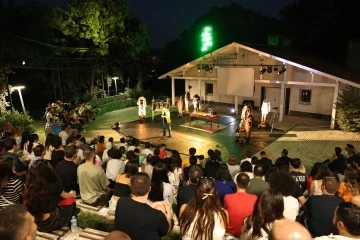 Nil&uuml;fer Belediyesi Kent Tiyatrosu'ndan a&ccedil;ık havada oyun zevki 