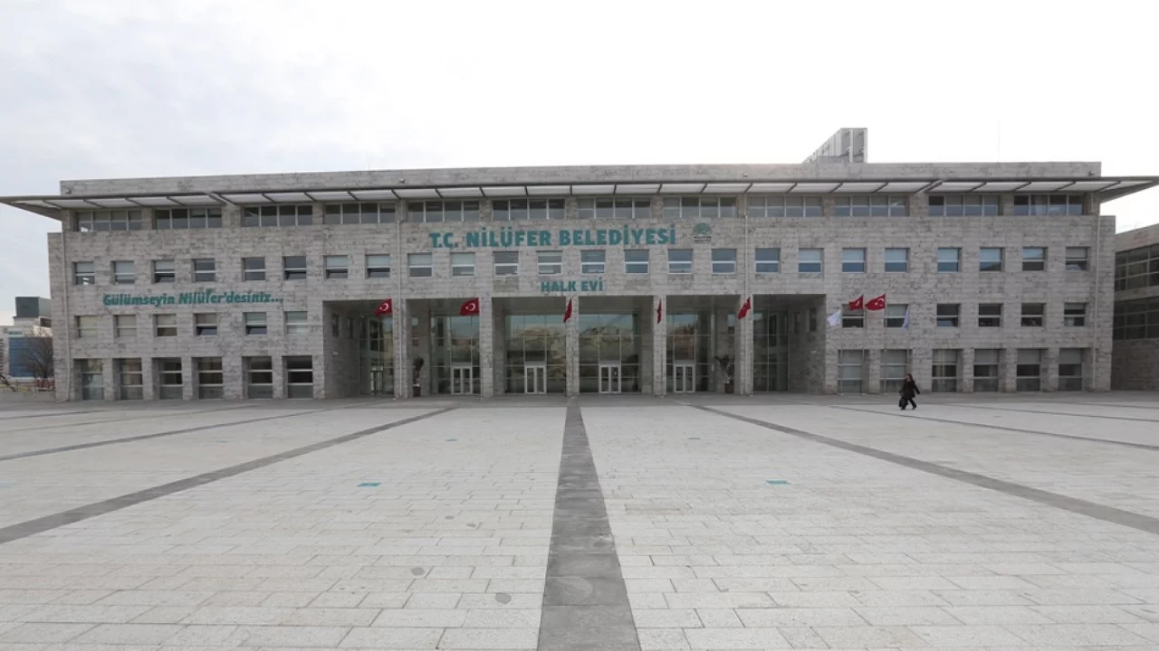 Nil&uuml;fer Belediyesi'nde Sezgin'den veda kararı