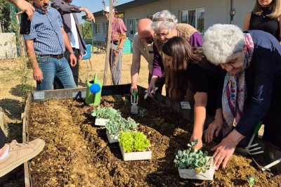 Nil&uuml;fer Belediyesi&rsquo;nden Anlamlı Etkinlik: Alzheimer G&uuml;n&uuml;&rsquo;nde Fide Dikimi