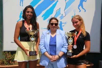 Nil&uuml;fer Belediyesi'nin d&uuml;zenlediği tenis turnuvası sona erdi