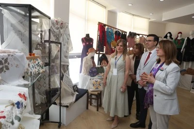 Nil&uuml;fer Belediyesi'nin kadın kursiyerlerden yıl sonu sergisi