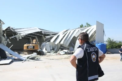 Nil&uuml;fer Belediyesi tarım alanlarına yapılan ka&ccedil;ak yapıları yıkıyor!