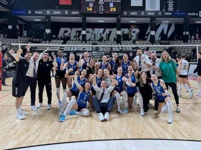 Nil&uuml;fer Belediyespor Eker, Beşiktaş&rsquo;ı set vermeden ge&ccedil;ti