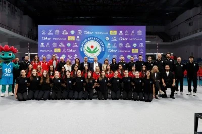 Nil&uuml;fer Belediyespor Eker Kadın Voleybol Takımı yeni sezon kadrosunu tanıttı