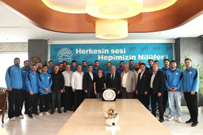 Nil&uuml;fer Belediyespor Erkek Hentbol Takımı Başkan &Ouml;zdemir'i ziyaret etti 