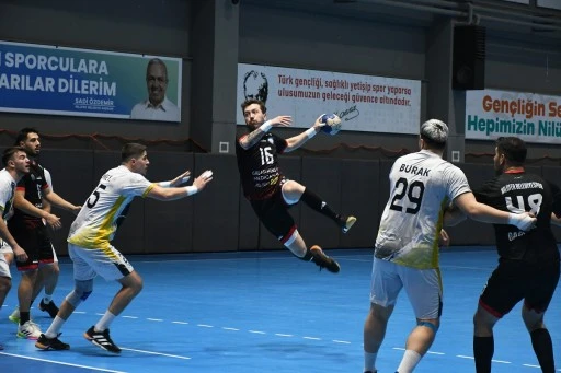 Nil&uuml;fer Belediyespor evinde galip