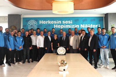 Nil&uuml;fer Belediyespor Hentbol Takımı&rsquo;ndan Başkan &Ouml;zdemir&rsquo;e Anlamlı Ziyaret