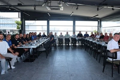 Nil&uuml;fer Belediyespor Kul&uuml;b&uuml; Bursa voleyboluna y&ouml;n verenlerle buluştu