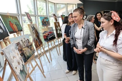 Nil&uuml;fer &Ccedil;alı Kadın ve &Ccedil;ocuk Akademisi kursiyerlerinden sergi