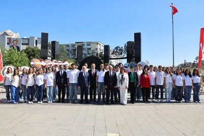 Nil&uuml;fer&rsquo;de 19 Mayıs kutlamaları &ccedil;elenk sunma t&ouml;reni ile başladı