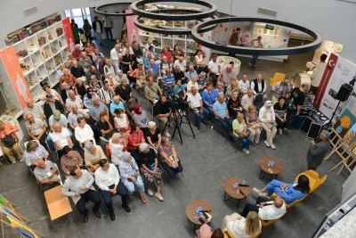 Nil&uuml;fer&rsquo;de Alzheimer konuşuldu