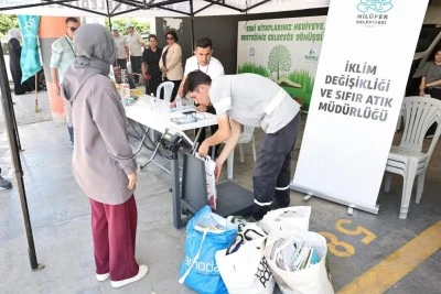 Nil&uuml;fer'de atık kağıtları getiren hediye kazanıyor