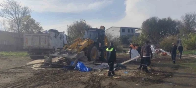 Nil&uuml;fer&rsquo;de &ccedil;evre temizliği