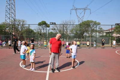 Nil&uuml;fer&rsquo;de &Ccedil;ocuklara Spor Sevgisi Aşılanıyor