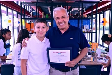 Nil&uuml;fer&rsquo;de gen&ccedil;ler teknolojiyi &uuml;reterek &ouml;ğreniyor