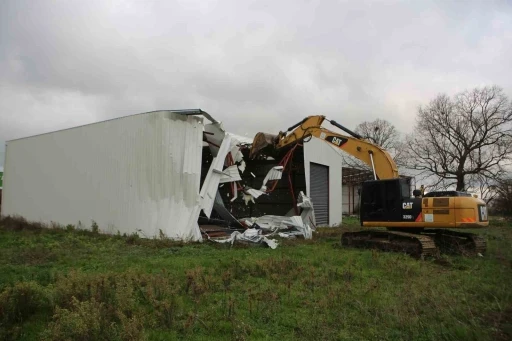 Nil&uuml;fer&rsquo;de iki ka&ccedil;ak yapı daha yıkıldı