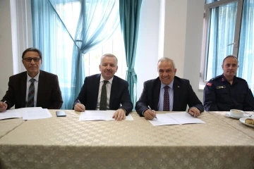 Bursa Nil&uuml;fer&rsquo;de imzalar mesleki eğitim i&ccedil;in atıldı